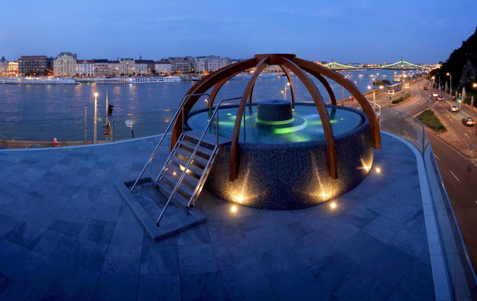 Casadeco Budapest Apt-Stunning New York Cafe View Экстерьер фото