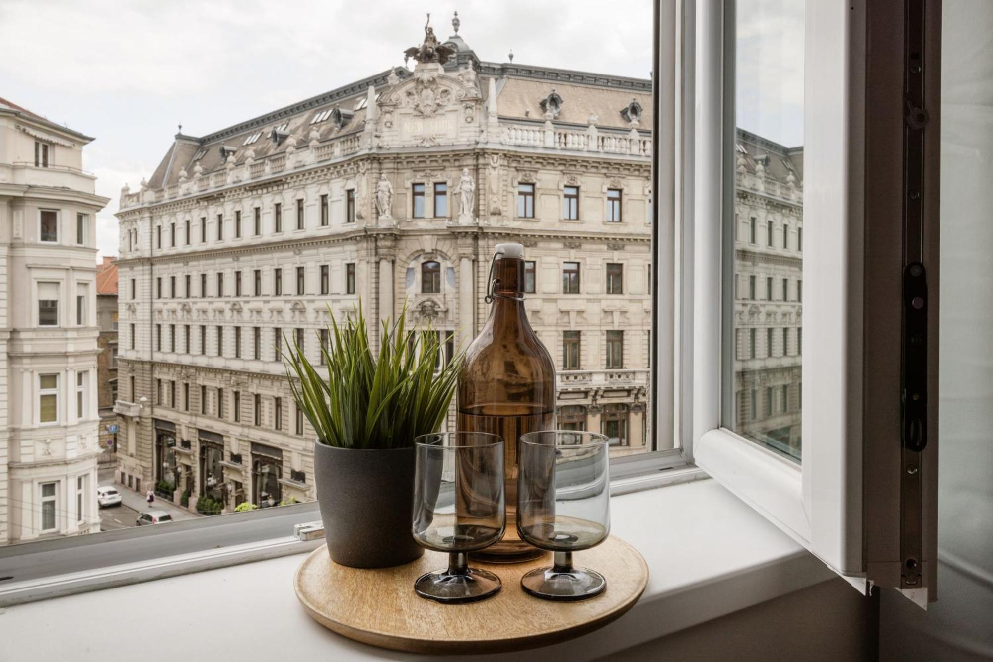 Casadeco Budapest Apt-Stunning New York Cafe View Экстерьер фото